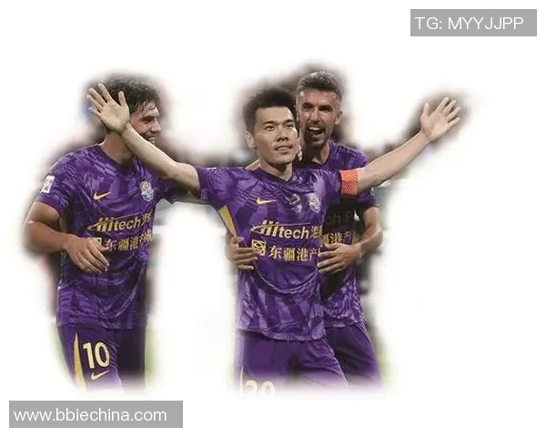 足球明星因踢瓶子挑战走红网络引发全球热潮与关注